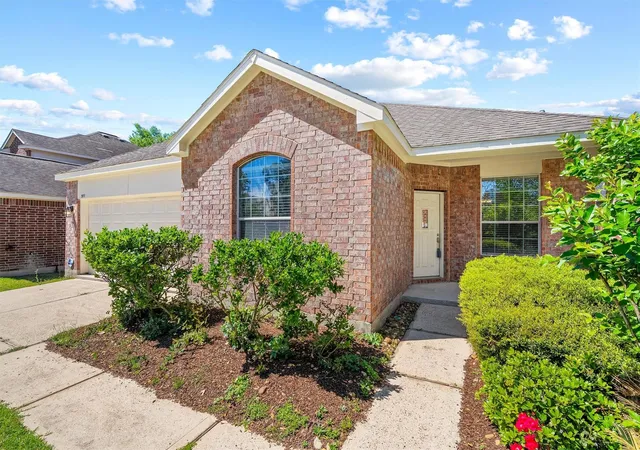 Photo 3 of Sale Pending at 951 Crannog Way, Conroe, TX 77301 | MLS# 73960153 | Listing updated on 2026-07-17
