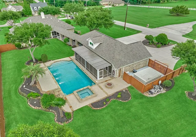 Photo 3 of Sale Pending at 11833 Seashell Cir, Montgomery, TX 77356 | MLS# 17274148 | Listing updated on 2026-08-12