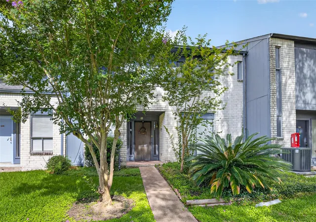 Photo 3 of Condo for sale at 8310 Augustine Dr #B, Houston, TX 77036 | MLS# 22333156 | Listing updated on 2026-08-02