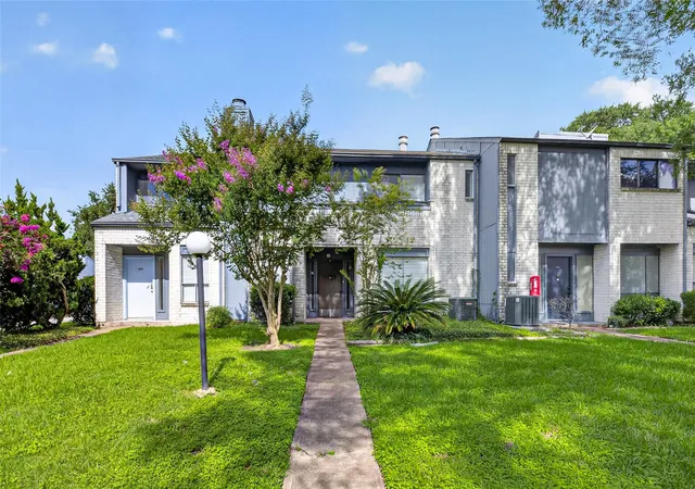 Photo 3 of Condo for sale at 8310 Augustine Dr #B, Houston, TX 77036 | MLS# 22333156 | Listing updated on 2026-08-02