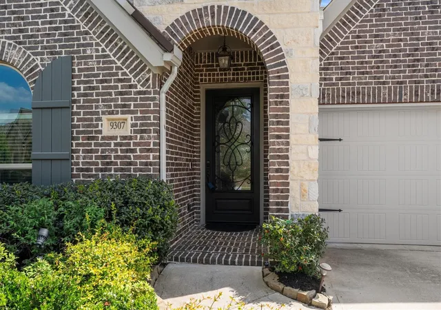 Photo 4 of Single family home for sale at 9307 Mont Ellie Ln, Tomball, TX 77375 | MLS# 80841856 | Listing updated on 2026-09-05