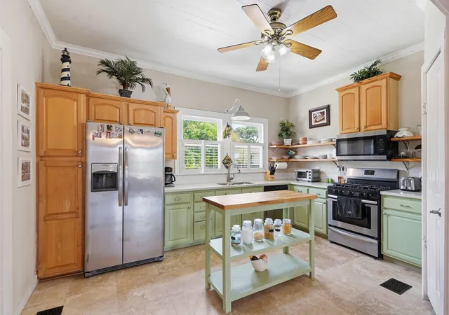 Photo 3 of Single family home for sale at 1020 Broadway St, Galveston, TX 77550 | MLS# 81602695 | Listing updated on 2026-09-16