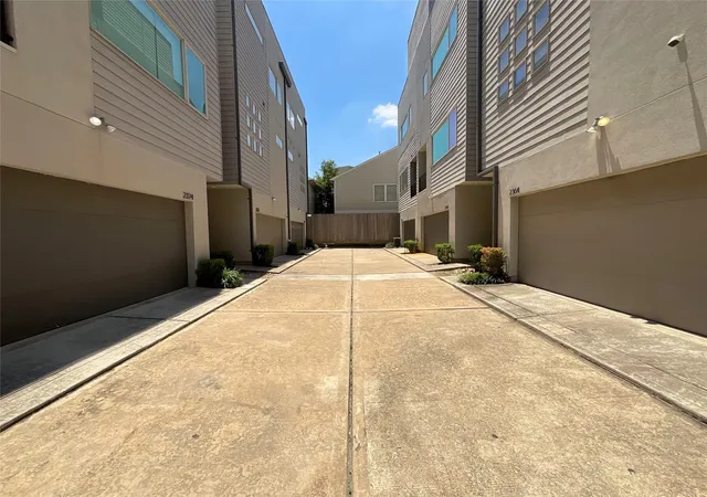Photo 3 of Single family home for sale at 2364 Commerce St, Houston, TX 77003 | MLS# 30884799 | Listing updated on 2026-09-08