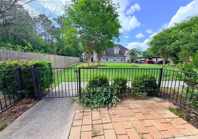 Photo 4 of Townhouse for sale at 312 Hunt Rd #312, Baytown, TX 77521 | MLS# 59974872 | Listing updated on 2026-04-22