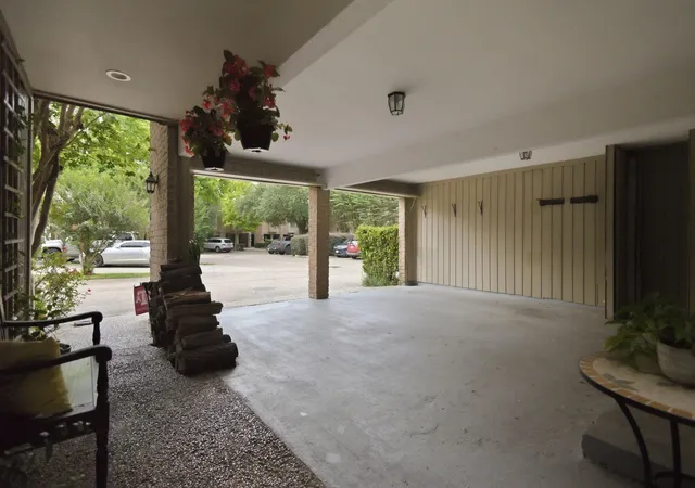 Photo 3 of Townhouse for sale at 9400 Doliver Dr #21, Houston, TX 77063 | MLS# 84916635 | Listing updated on 2026-09-20