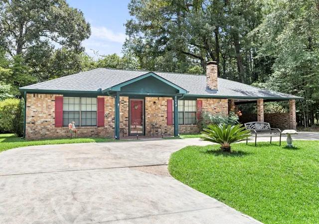 3rd image of 806 E Wildwood Dr, Village Mills, TX 77663 | MLS# 73619758