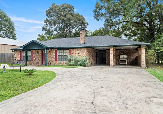 4th image of 806 E Wildwood Dr, Village Mills, TX 77663 | MLS# 73619758