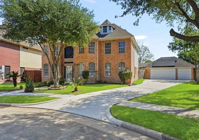 Photo 2 of Sale Pending at 215 Crabapple Dr, Baytown, TX 77520 | MLS# 72242418 | Listing updated on 2026-09-15