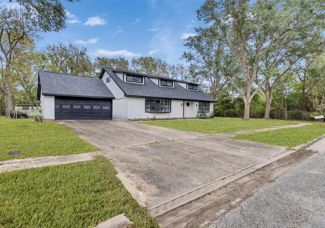 Photo 3 of Single family home for sale at 3709 Kettering Ave, Bay City, TX 77414 | MLS# 77393403 | Listing updated on 2026-09-10