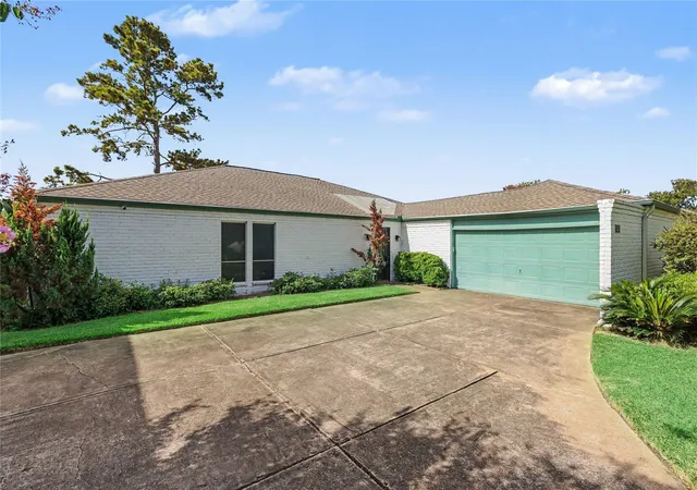 Photo 2 of Single family home for sale at 5519 Arncliffe Dr, Houston, TX 77088 | MLS# 52278357 | Listing updated on 2026-08-24