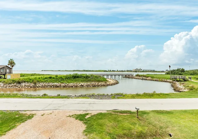 Homes for sale in Surfside Beach, TX | 310 Parkview Rd, Surfside Beach, TX 77541 | MLS# 52183137