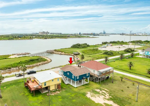 3rd image of 310 Parkview Rd, Freeport, TX 77541 | MLS# 52183137