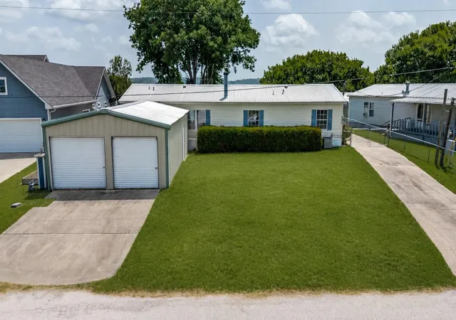 2nd image of 207 Vivian Rd, Onalaska, TX 77360 | MLS# 98355650