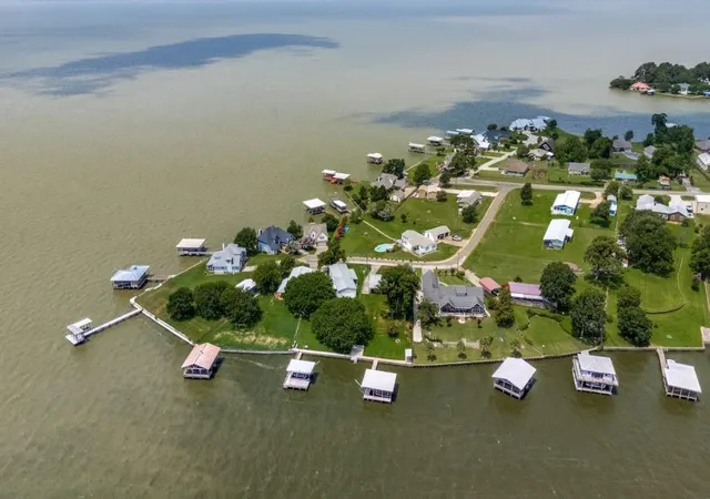3rd image of 207 Vivian Rd, Onalaska, TX 77360 | MLS# 98355650