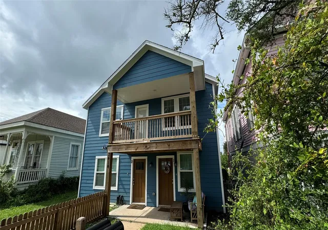 Photo 2 of Single family home for sale at 3414 Ursuline, Galveston, TX 77550 | MLS# 58953201 | Listing updated on 2026-05-13