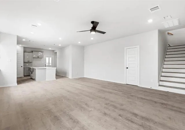 Photo 4 of Single family home for sale at 423 Dorion Lagoon Dr, Crosby, TX 77532 | MLS# 12757102 | Listing updated on 2026-08-16