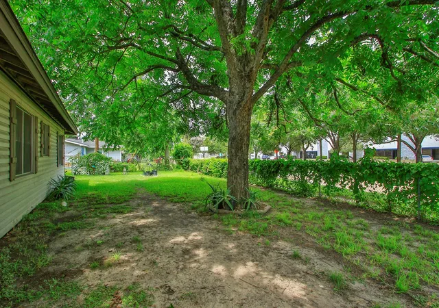 Photo 4 of Single family home for sale at 8502 Friendship Rd, Houston, TX 77080 | MLS# 82175401 | Listing updated on 2026-07-16