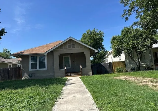 Photo 1 of Single family home for sale at 1815 W Woodlawn Ave, San Antonio, TX 78201 | MLS# 10318717 | Listing updated on 2026-09-11