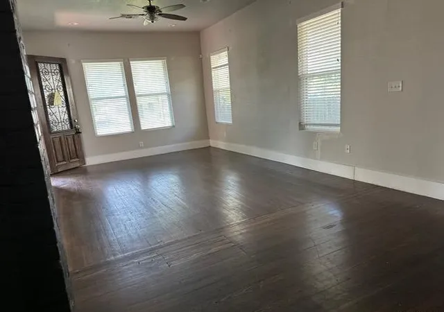 Photo 3 of Single family home for sale at 1815 W Woodlawn Ave, San Antonio, TX 78201 | MLS# 10318717 | Listing updated on 2026-09-11