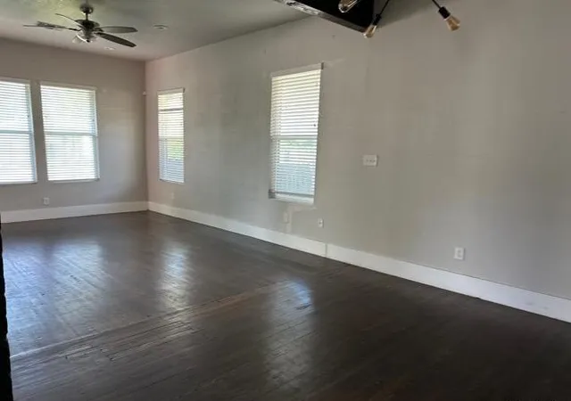 Photo 4 of Single family home for sale at 1815 W Woodlawn Ave, San Antonio, TX 78201 | MLS# 10318717 | Listing updated on 2026-09-11