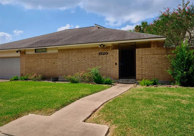 4th image of 1520 Crestmont St, Wharton, TX 77488 | MLS# 36106296