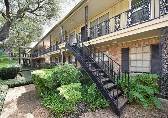 2nd image of 3224 Timmons Ln, Houston, TX 77027