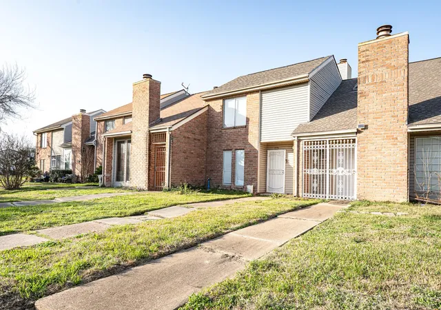 Photo 3 of Townhouse for sale at 10920 Village Bend Ln #920, Houston, TX 77072 | MLS# 39689755 | Listing updated on 2026-08-25