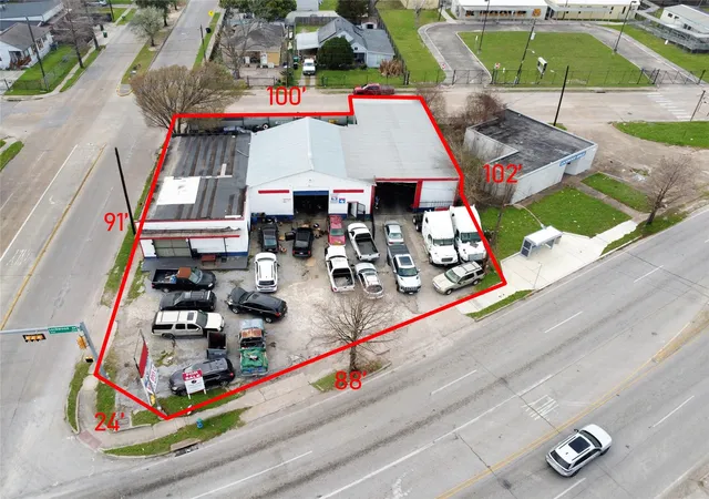 4th image of 3801 Lockwood Dr, Houston, TX 77026 | MLS# 18957757