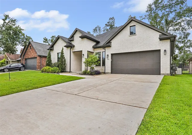 Photo 3 of Single family home for sale at 8310 Cross Country Dr, Humble, TX 77346 | MLS# 19104083 | Listing updated on 2026-08-16