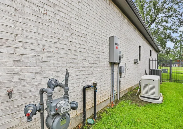 Photo 3 of Single family home for sale at 8310 Cross Country Dr, Humble, TX 77346 | MLS# 19104083 | Listing updated on 2026-08-16