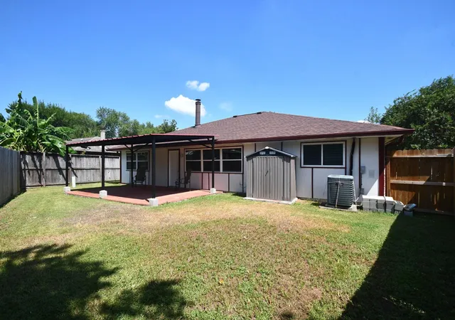 4th image of 10102 Barmont Dr, La Porte, TX 77571 | MLS# 54634263