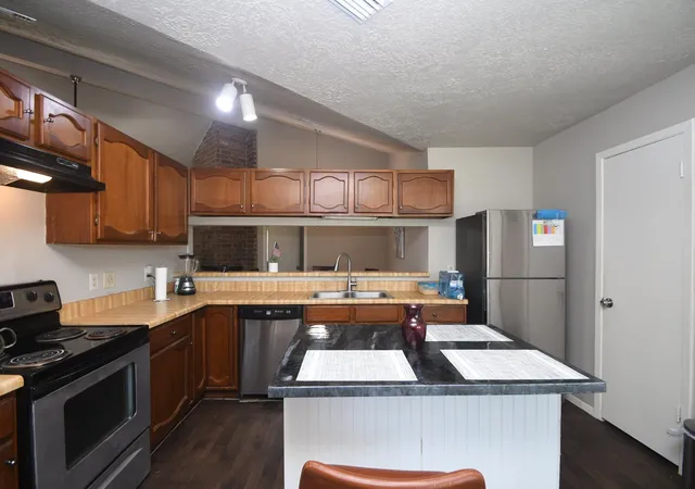 5th image of 10102 Barmont Dr, La Porte, TX 77571 | MLS# 54634263