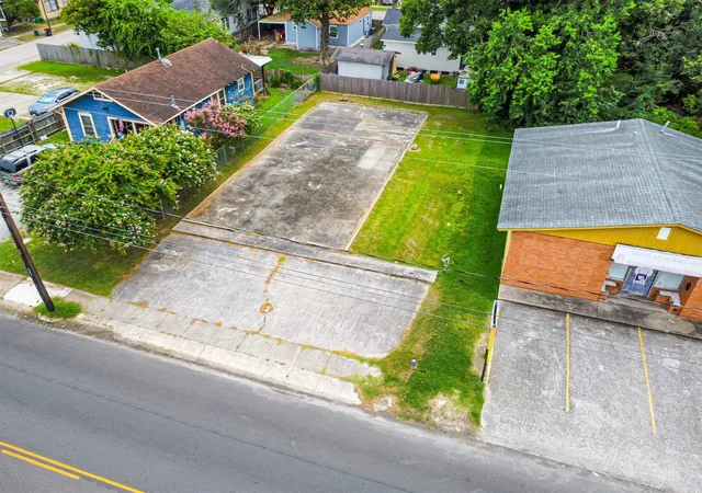 Homes for sale in Baytown, TX | 213 E Texas Ave, Baytown, TX 77520 | MLS# 76136906