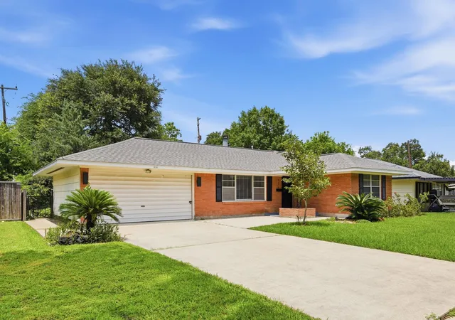Photo 3 of Single family home for sale at 4114 Sarong Dr, Houston, TX 77025 | MLS# 61770178 | Listing updated on 2026-09-20