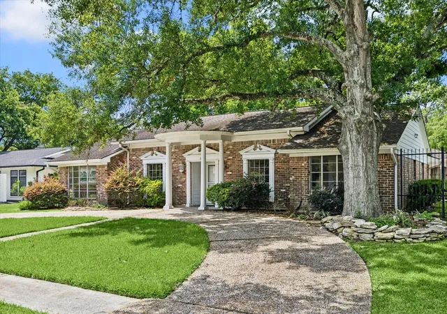 Photo 2 of Single family home for sale at 8015 Burning Hills Dr, Houston, TX 77071 | MLS# 20553590 | Listing updated on 2026-07-14