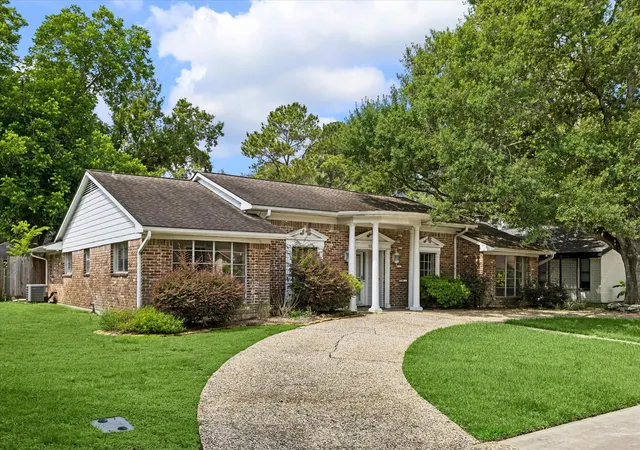 Photo 3 of Single family home for sale at 8015 Burning Hills Dr, Houston, TX 77071 | MLS# 20553590 | Listing updated on 2026-07-14