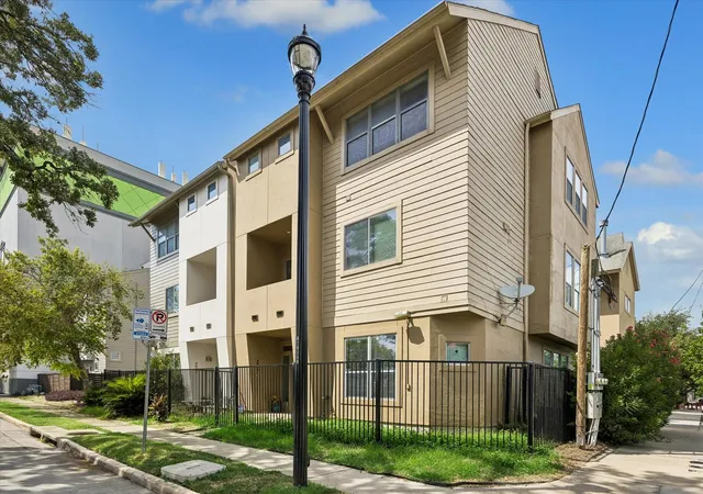 3rd image of 3010 Caroline St, Houston, TX 77004 | MLS# 34463461