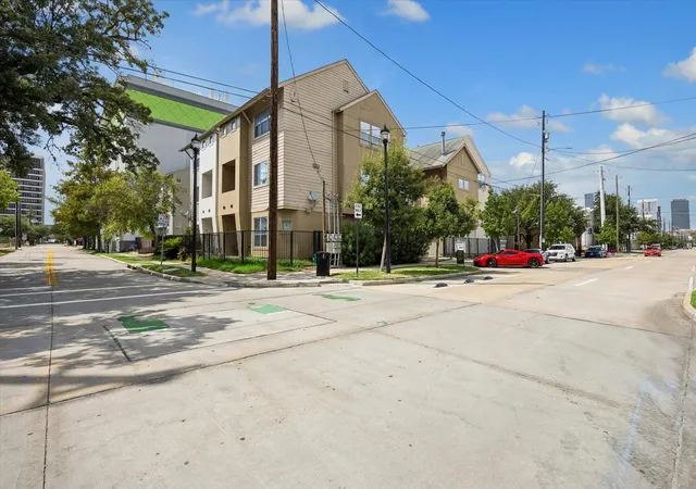4th image of 3010 Caroline St, Houston, TX 77004 | MLS# 34463461