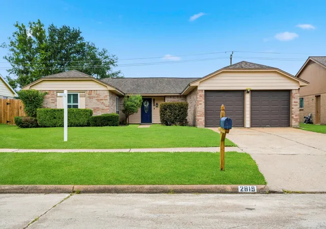 Homes for sale in Webster, TX | 2819 Heritage Colony Dr, Webster, TX 77598 | MLS# 55645636