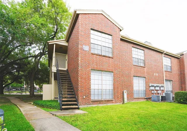 Photo 2 of Condo for sale at 8055 Cambridge St #17, Houston, TX 77054 | MLS# 49702206 | Listing updated on 2026-08-18