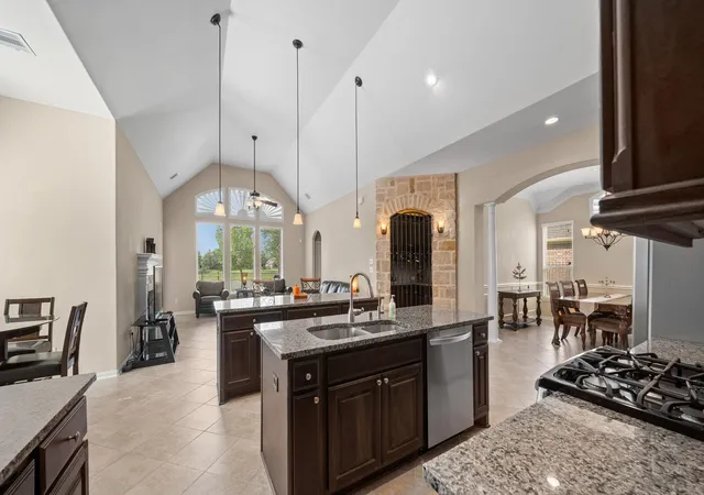 4th image of 7935 Lake Commons Dr, Rosenberg, TX 77469 | MLS# 69359121
