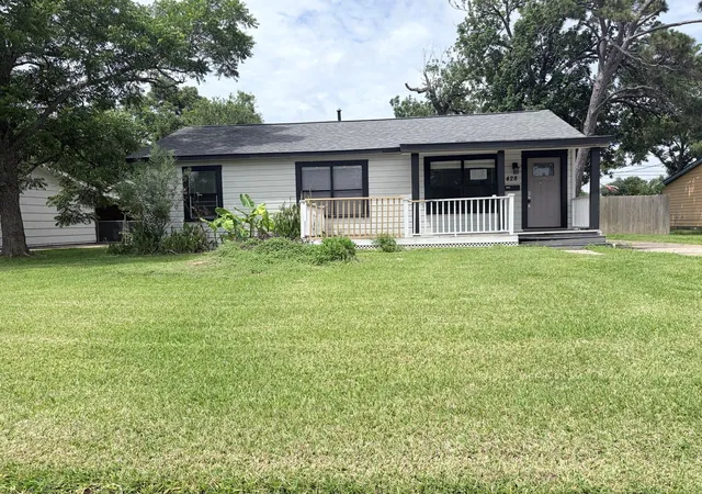 1st image of 428 Azalea St, Lake Jackson, TX 77566 | MLS# 64981685