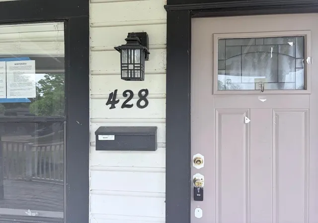 2nd image of 428 Azalea St, Lake Jackson, TX 77566 | MLS# 64981685