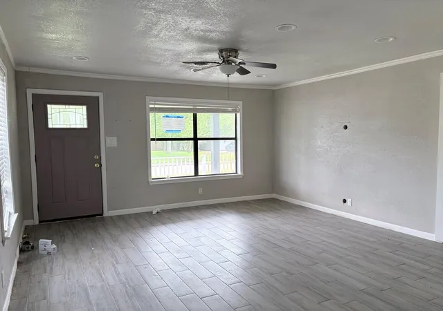 3rd image of 428 Azalea St, Lake Jackson, TX 77566 | MLS# 64981685