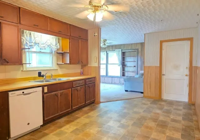 2nd image of 1420 Elm Ave, Bay City, TX 77414 | MLS# 74559289