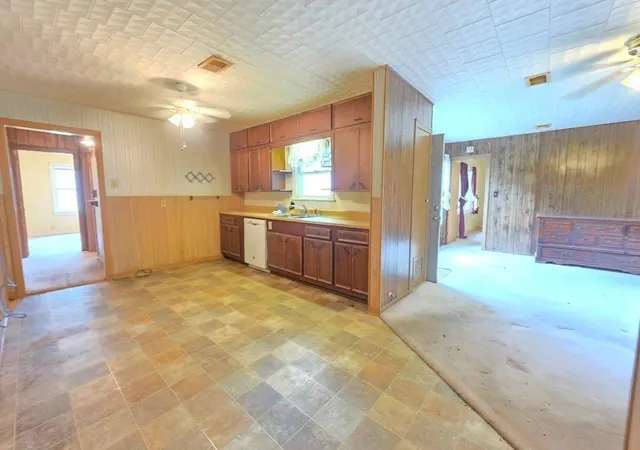 image of 1420 Elm Ave, Bay City, TX 77414 | MLS# 74559289