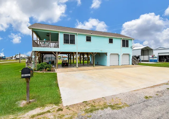 Homes for sale in Palacios, TX | 16 Peggy St E, Palacios, TX 77465 | MLS# 90308045
