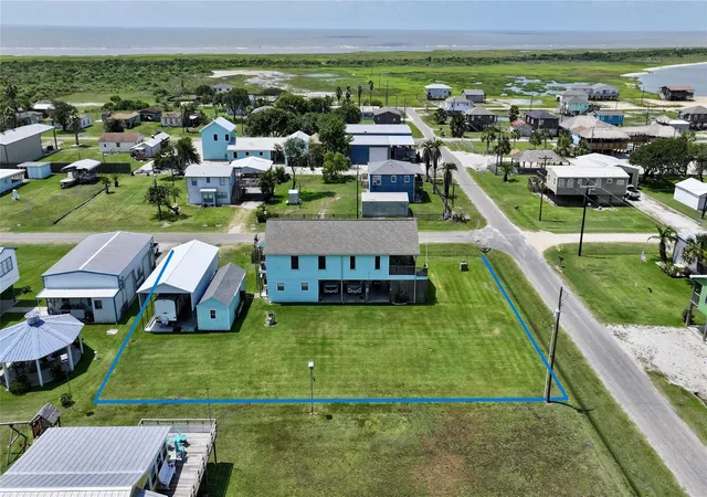Homes for sale in Palacios, TX | 16 Peggy St E, Palacios, TX 77465 | MLS# 90308045