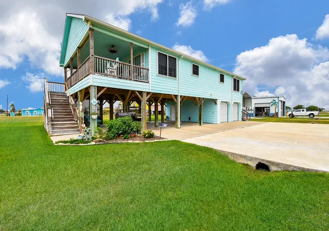 Homes for sale in Palacios, TX | 16 Peggy St E, Palacios, TX 77465 | MLS# 90308045