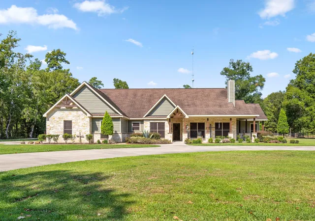Photo 1 of Single family home for sale at 20585 Sh 146 N, Liberty, TX 77575 | MLS# 9037280 | Listing updated on 2026-09-04